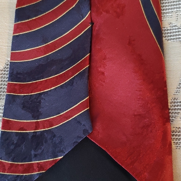 Italian 100% Silk tie - Picture 6 of 6
